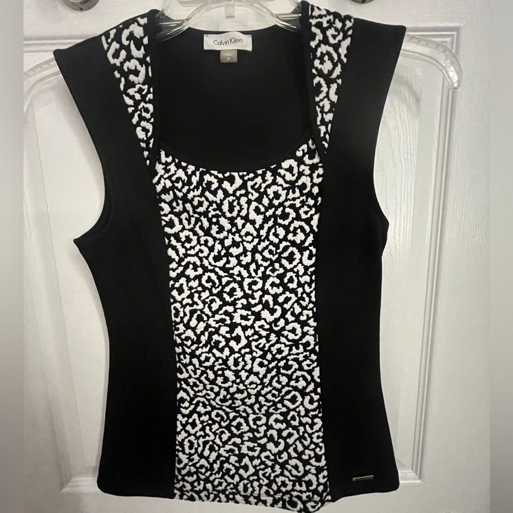 Calvin Klein Women's Black and White Leopard Print Top